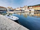 Horvátország, Adria tenger, tenger, tengerpart, nyaralás, utazás, turizmus, Cres sziget, Cres, kikötő